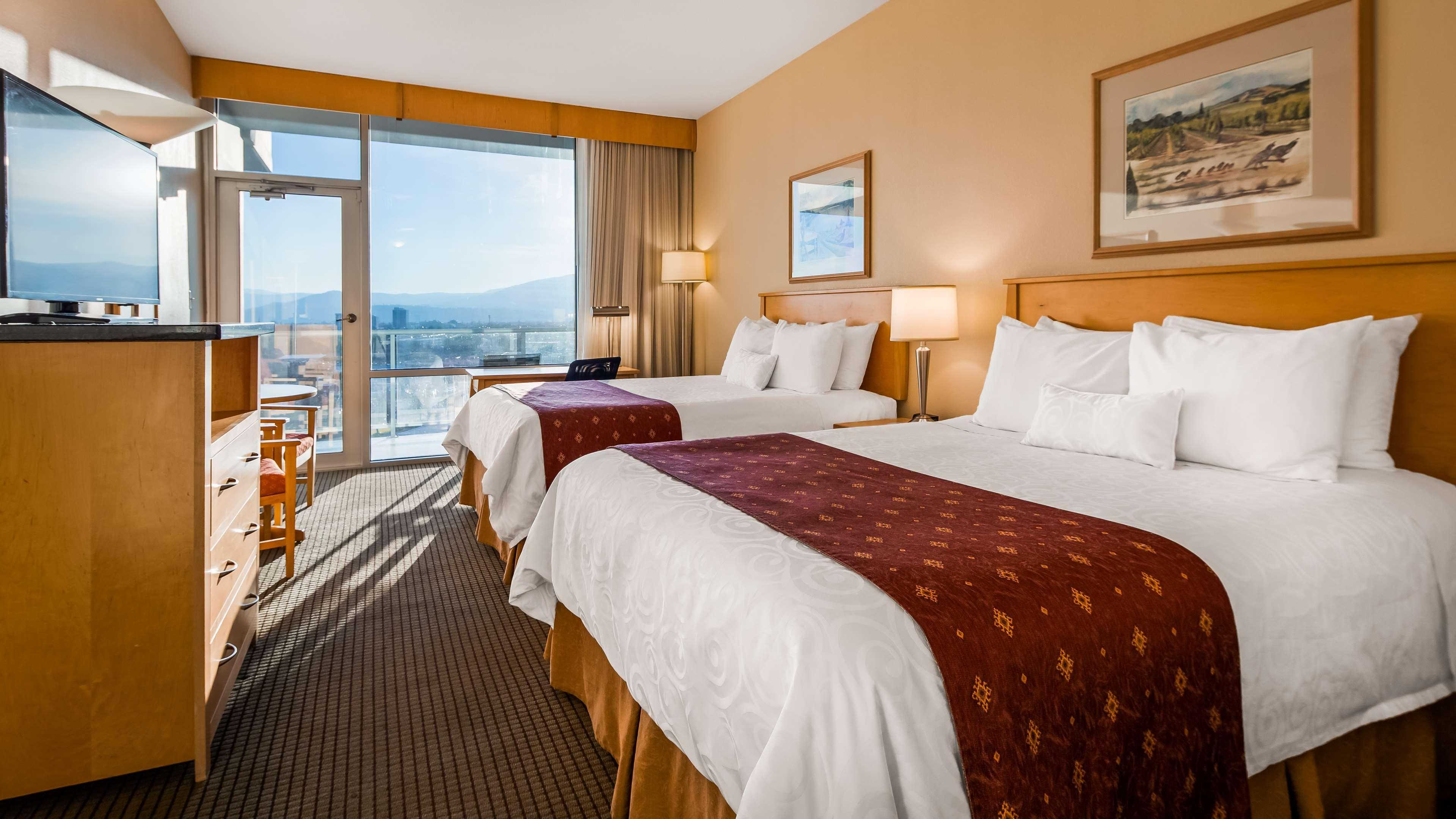 Best Western Plus Kelowna Hotel & Suites Екстер'єр фото