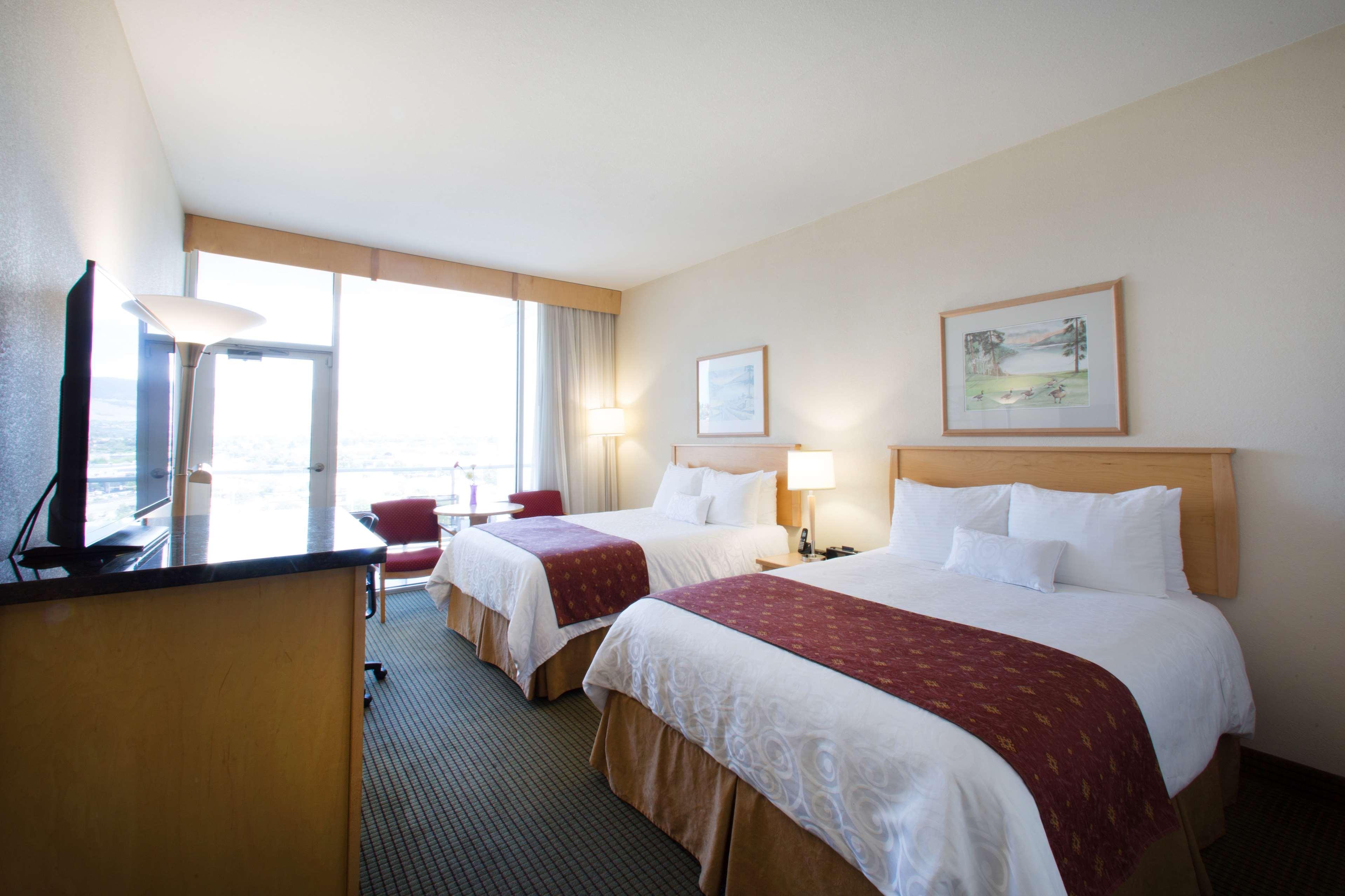 Best Western Plus Kelowna Hotel & Suites Екстер'єр фото