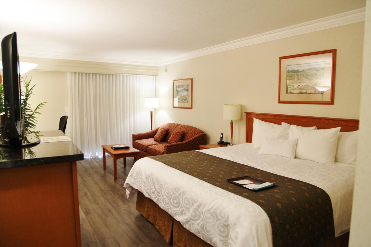 Best Western Plus Kelowna Hotel & Suites Екстер'єр фото