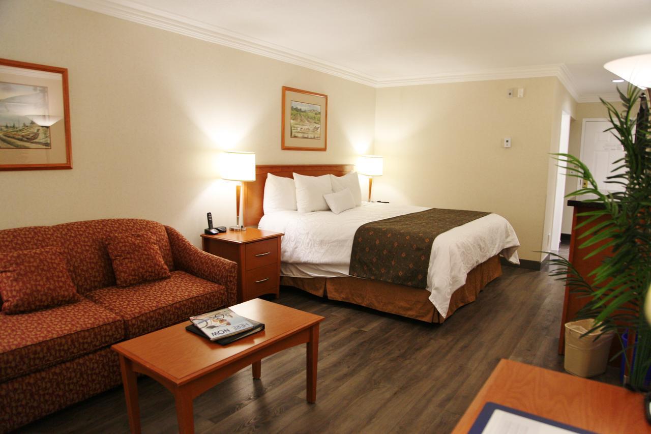 Best Western Plus Kelowna Hotel & Suites Екстер'єр фото